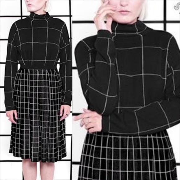 Grid Turtleneck Top - Picture 2 of 3